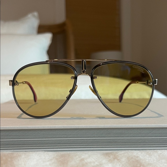 Carrera: Glory Aviator Sunglasses with Yellow Lenses - Picture 16 of 16